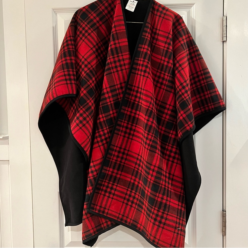 Woolrich One Size Reversible Fleece Blanket wrap